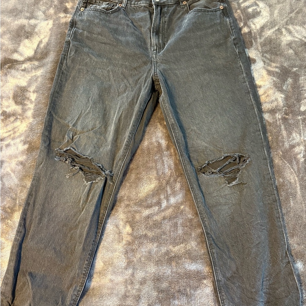 American Eagle Black Distressed Jeans Size 8 Short – Ripped Strigid Denim